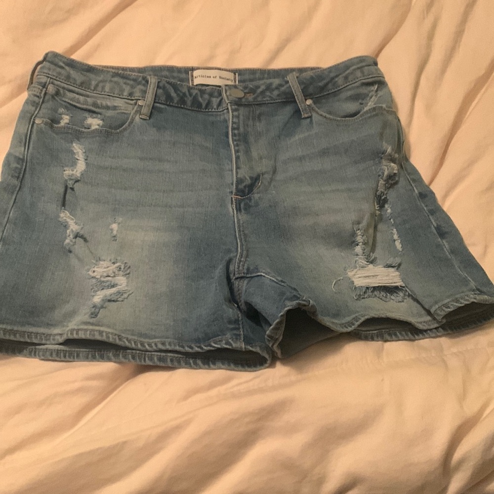 BNWOT-Women’s Articles of Society distressed Jean shorts -size 31